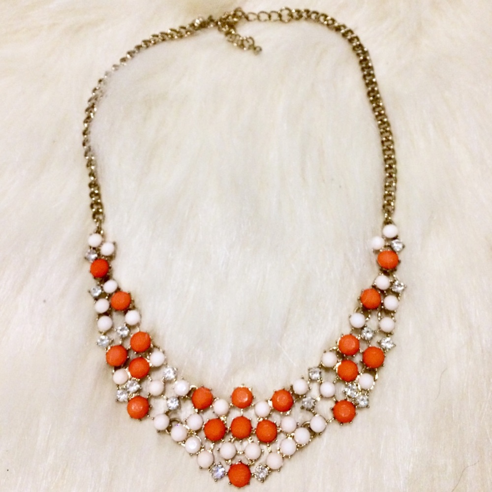 🌸3 for $25🌸 Banana Republic coral necklace
